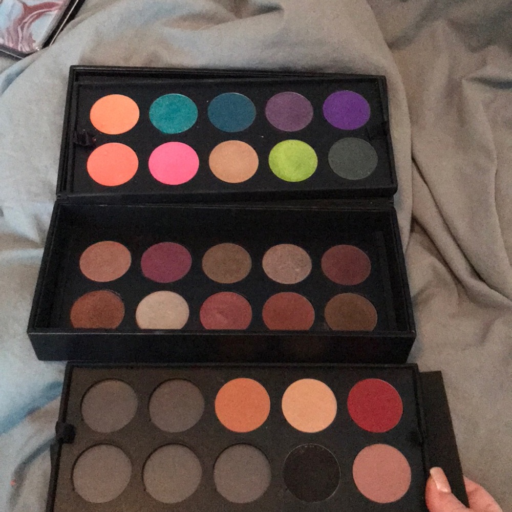 MAKEUP FOREVER EYESHADOW VAULT